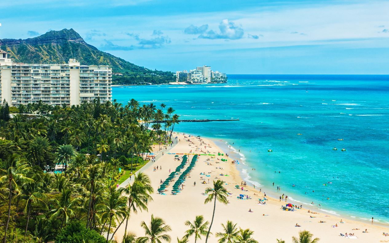 Hawaii Sees 8000 Tourists Arrive On Reopening Day After Quarantine Dropped
